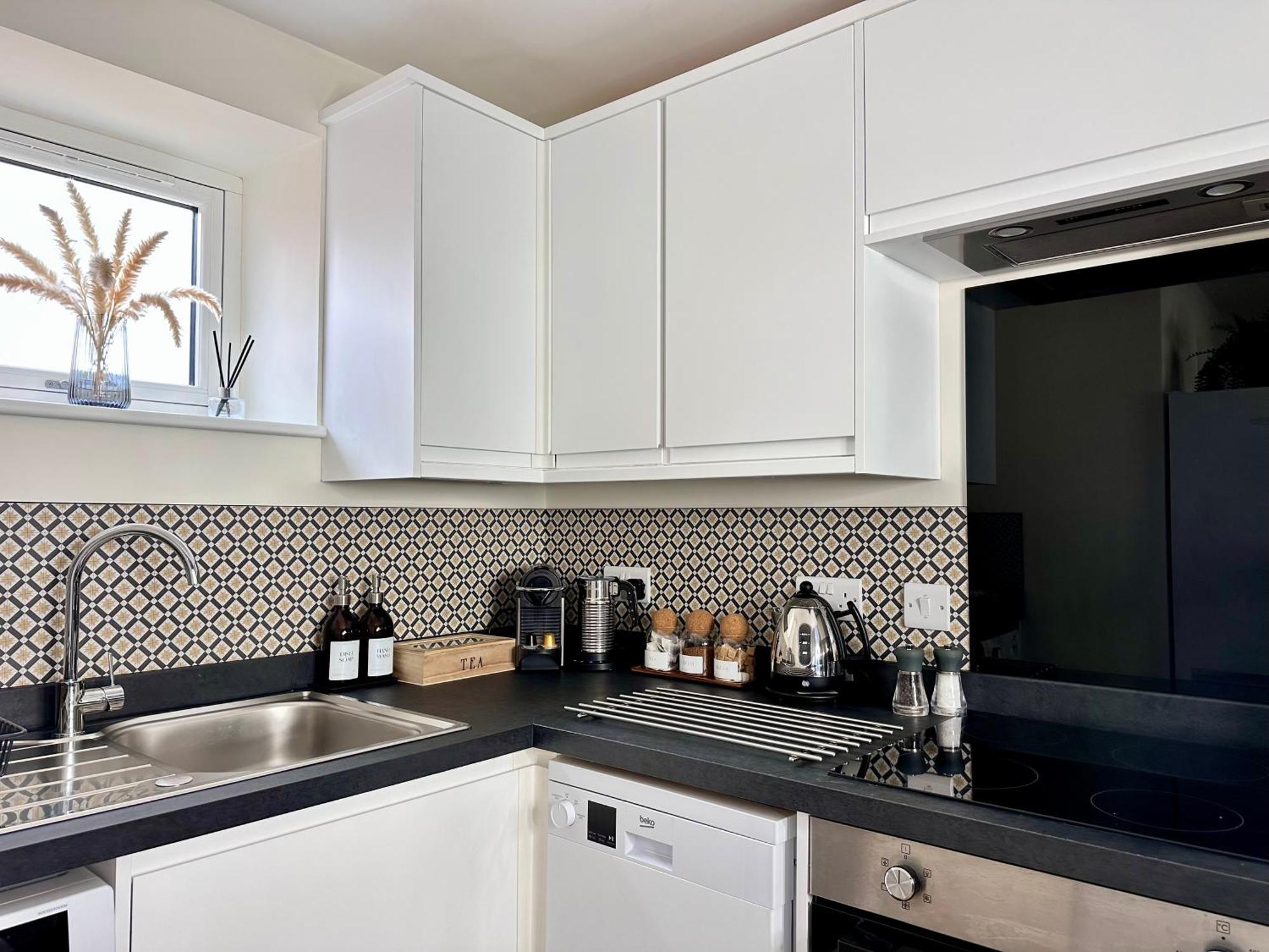 New Studio Apartment - Minutes Walk To Cathedral Солсбъри Екстериор снимка