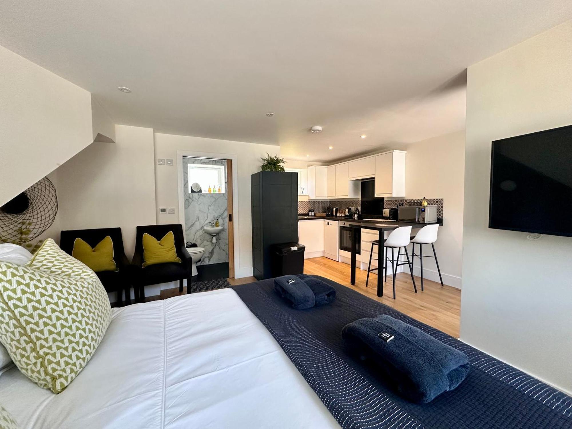New Studio Apartment - Minutes Walk To Cathedral Солсбъри Екстериор снимка
